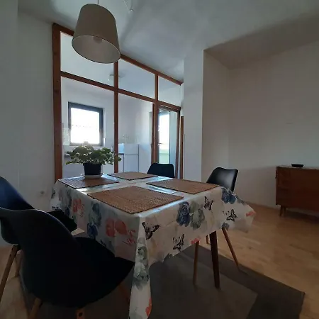 Apartma Square View - Near *