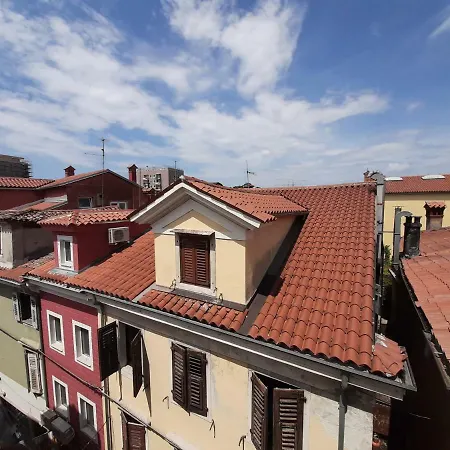 Square View - Near Apartma