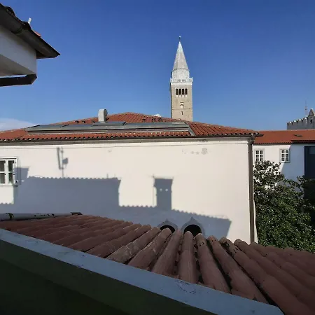 Square View - Near *