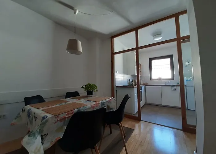 Square View - Near * Koper